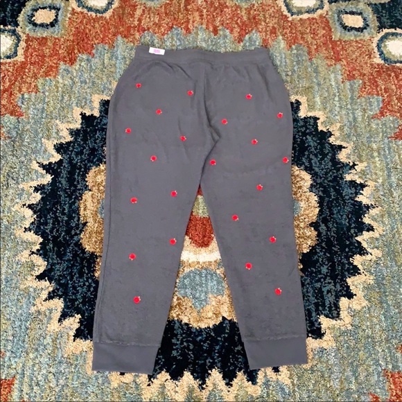 COPY - 🌺NWT Pink Victoria’s Secret Roses Fuzzy Skinny Jogger Hoodie Matching Se… - Picture 8 of 11